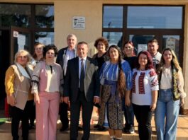 Târguri de Toamnă la Bradu. Copiii, părinții și profesorii au adus tradițiile și culorile anotimpului în unitățile de învățământ